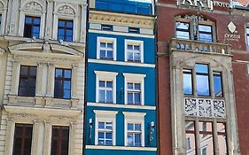 Academus - Cafe/Pub&Guest House
