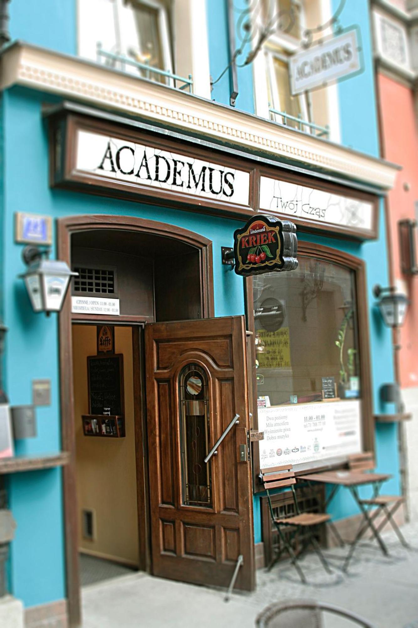 Academus - Cafe/Pub&Guest House Breslavia Exterior foto